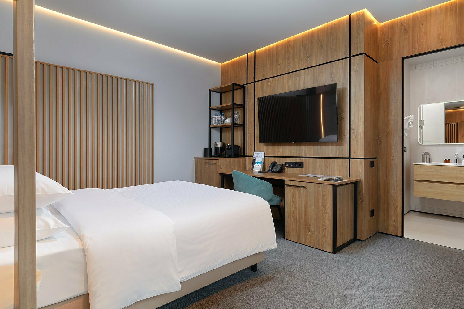 Стандарт улучшенный с двуспальной кроватью гостиницы ПАМИР