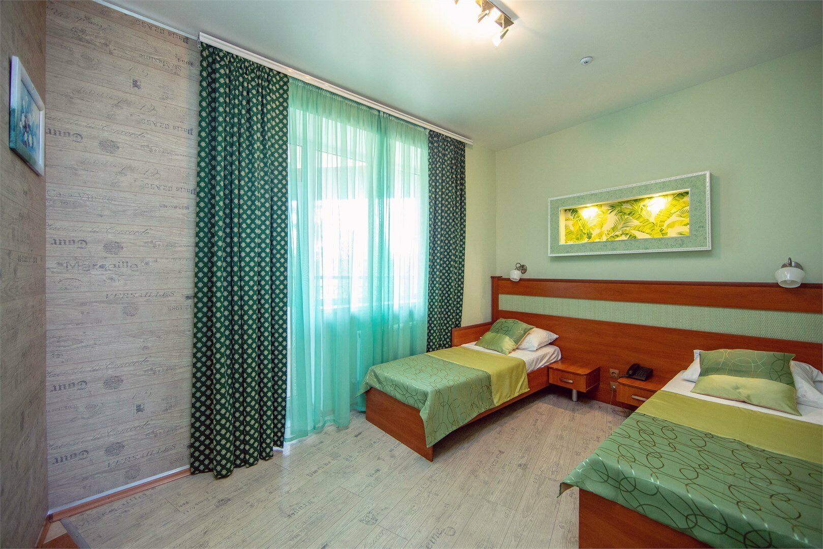 Двухкомнатный номер с двумя кроватями