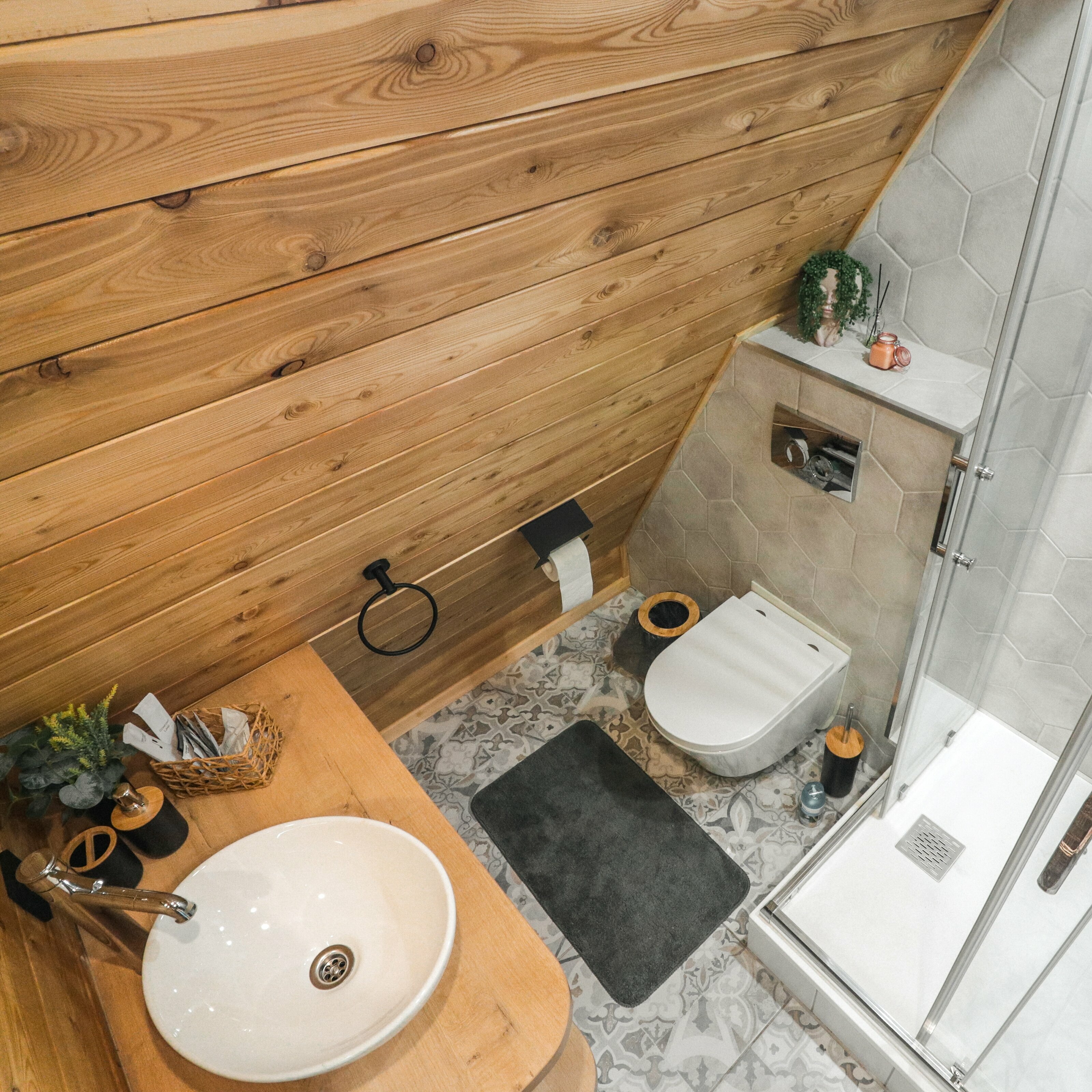 С видом на горы, самый уединённый.