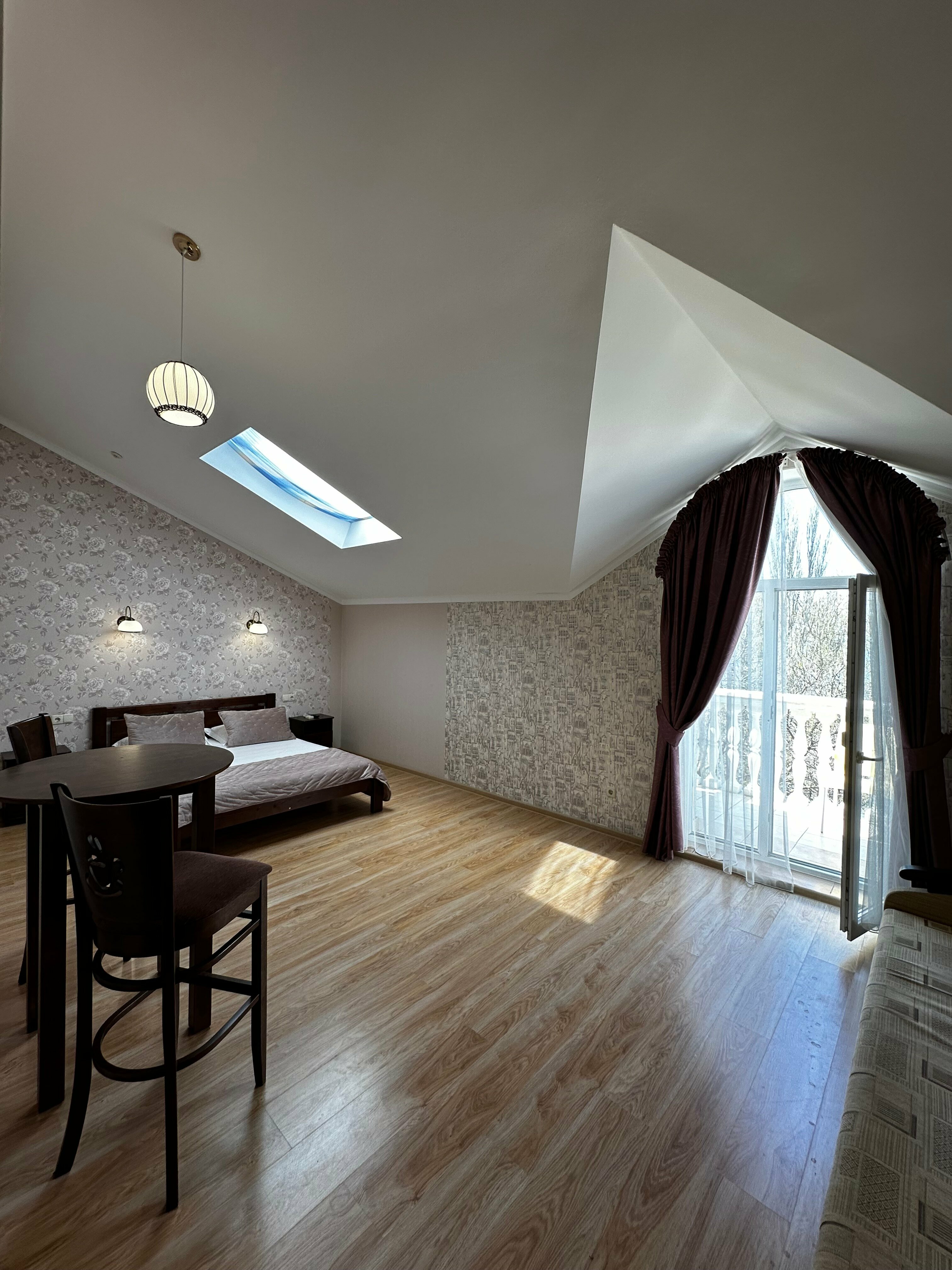 Люкс с балконом