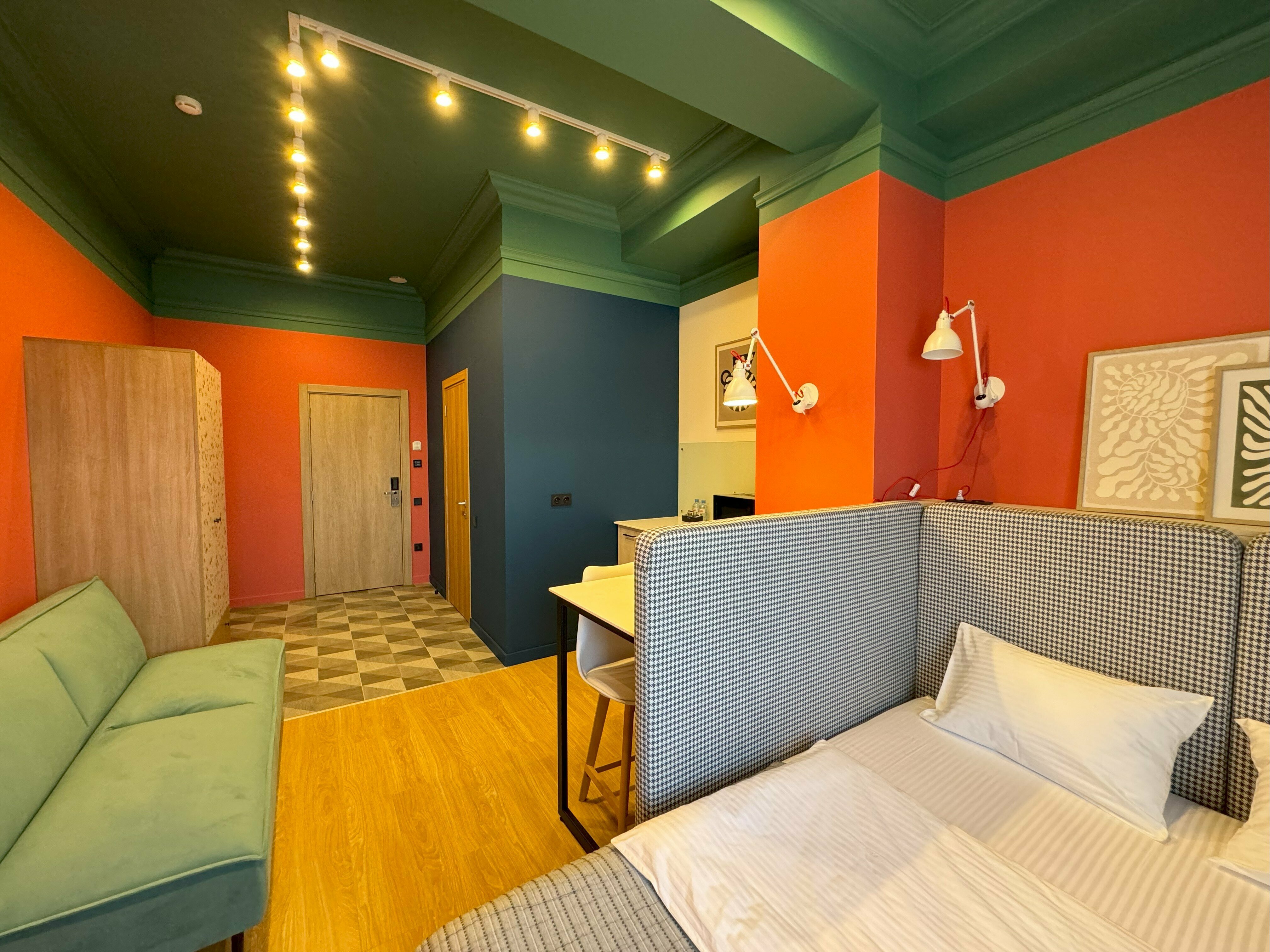 № 307 "Стандартный номер с угловой кроватью" 