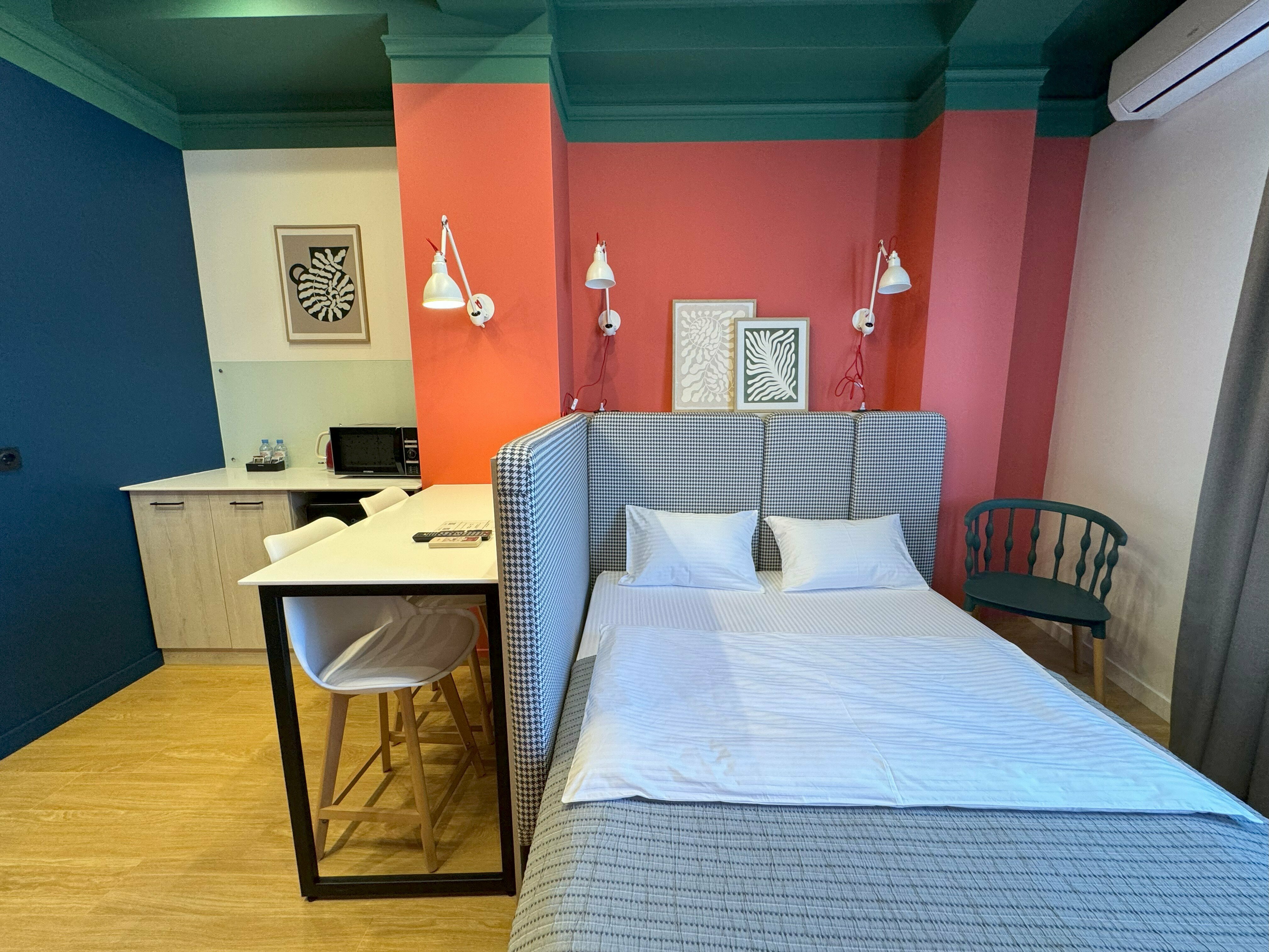 № 307 "Стандартный номер с угловой кроватью" 