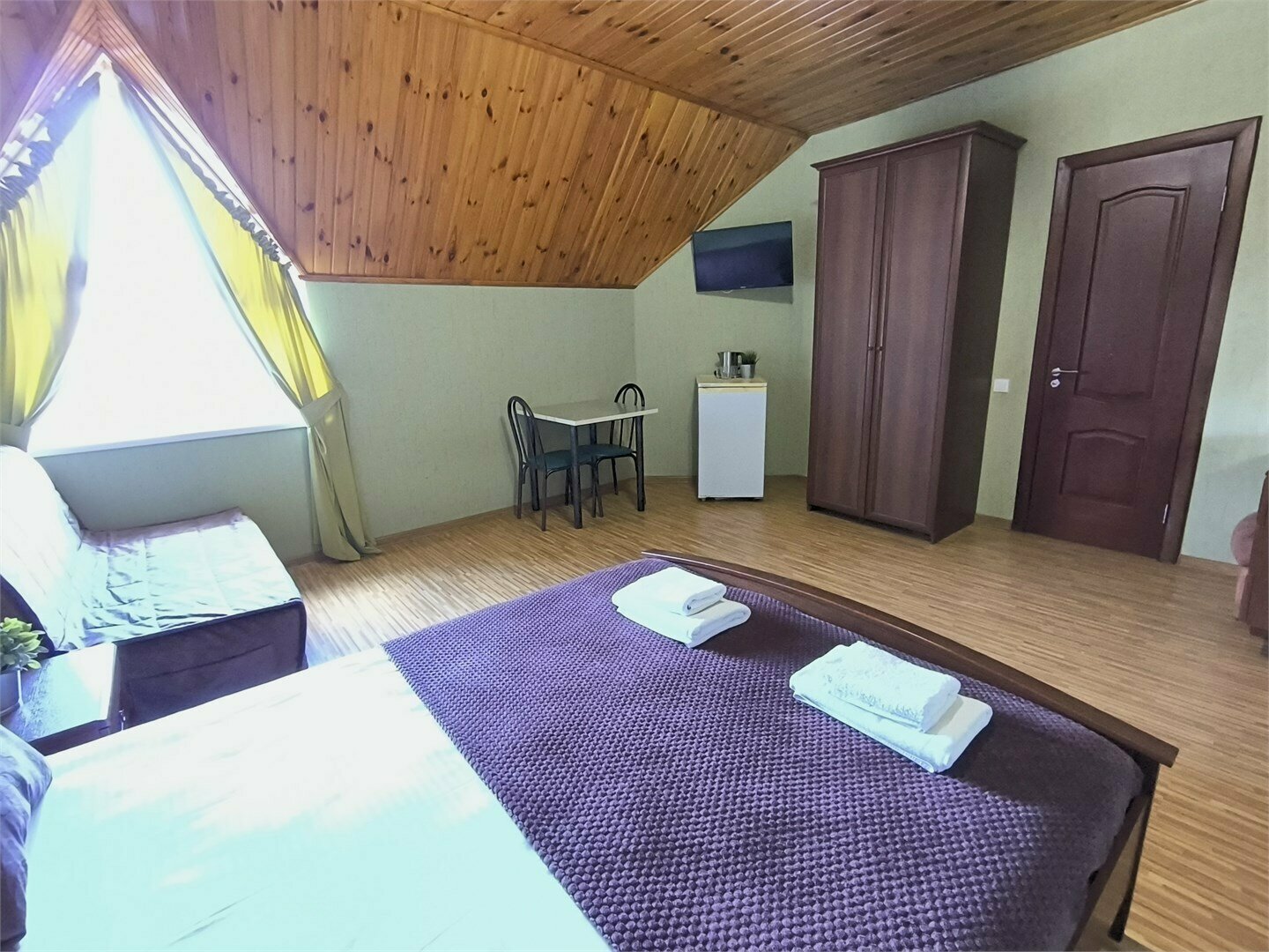 Четырехместный номер "Комфорт" (мансарда 4 этаж)