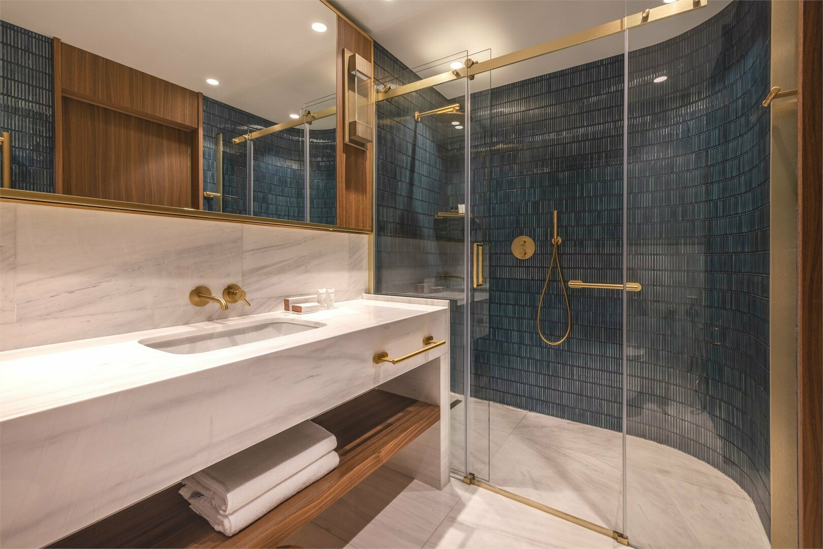 Премиум с одной большой кроватью и личной террасой