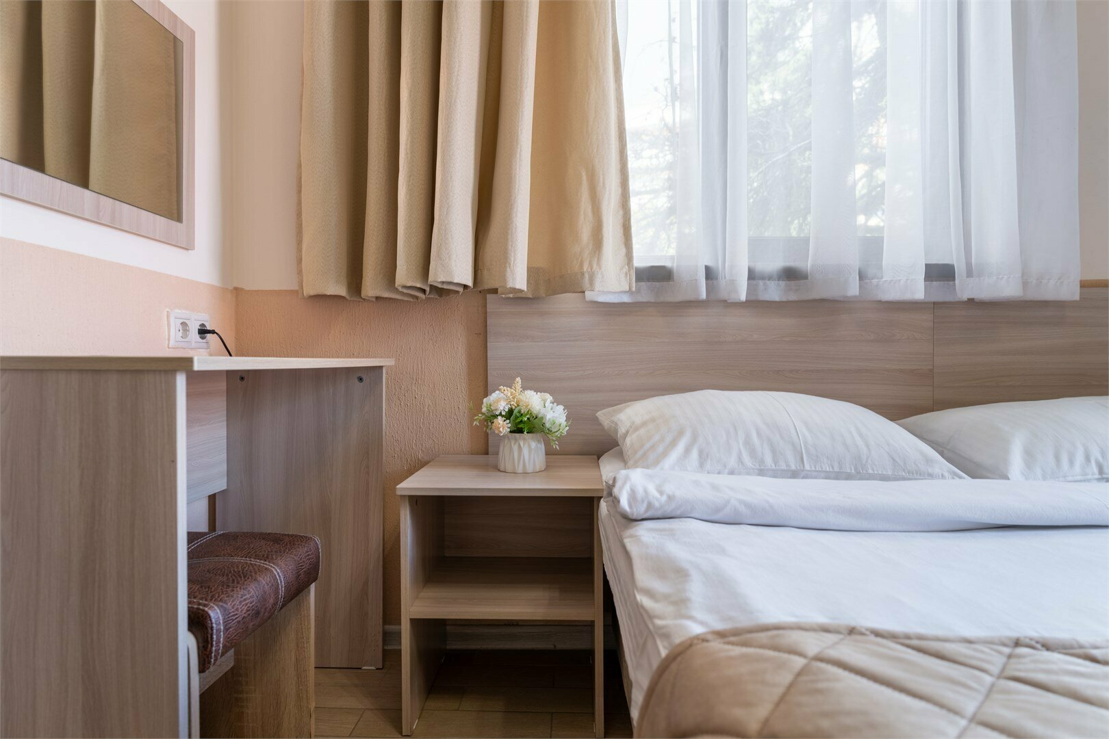 Двухкомнатный люкс с балконом и двумя ванными комнатами