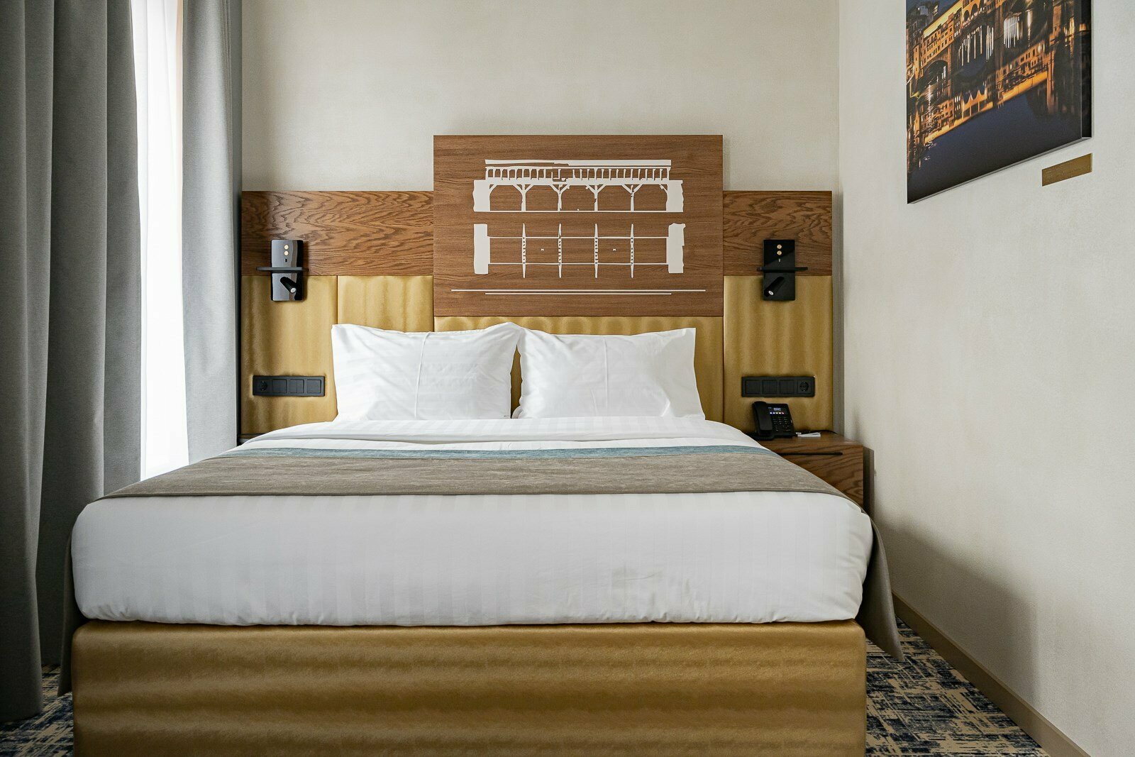 Junior Suit/ Джуниор Сюит ( окна в атриум отеля)