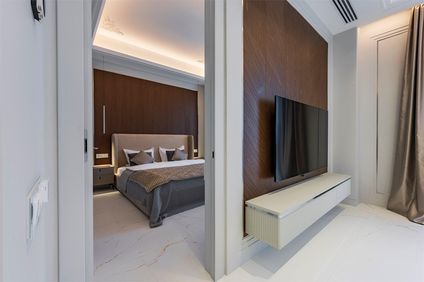 Люкс с кроватью размера «king-size» и балконом