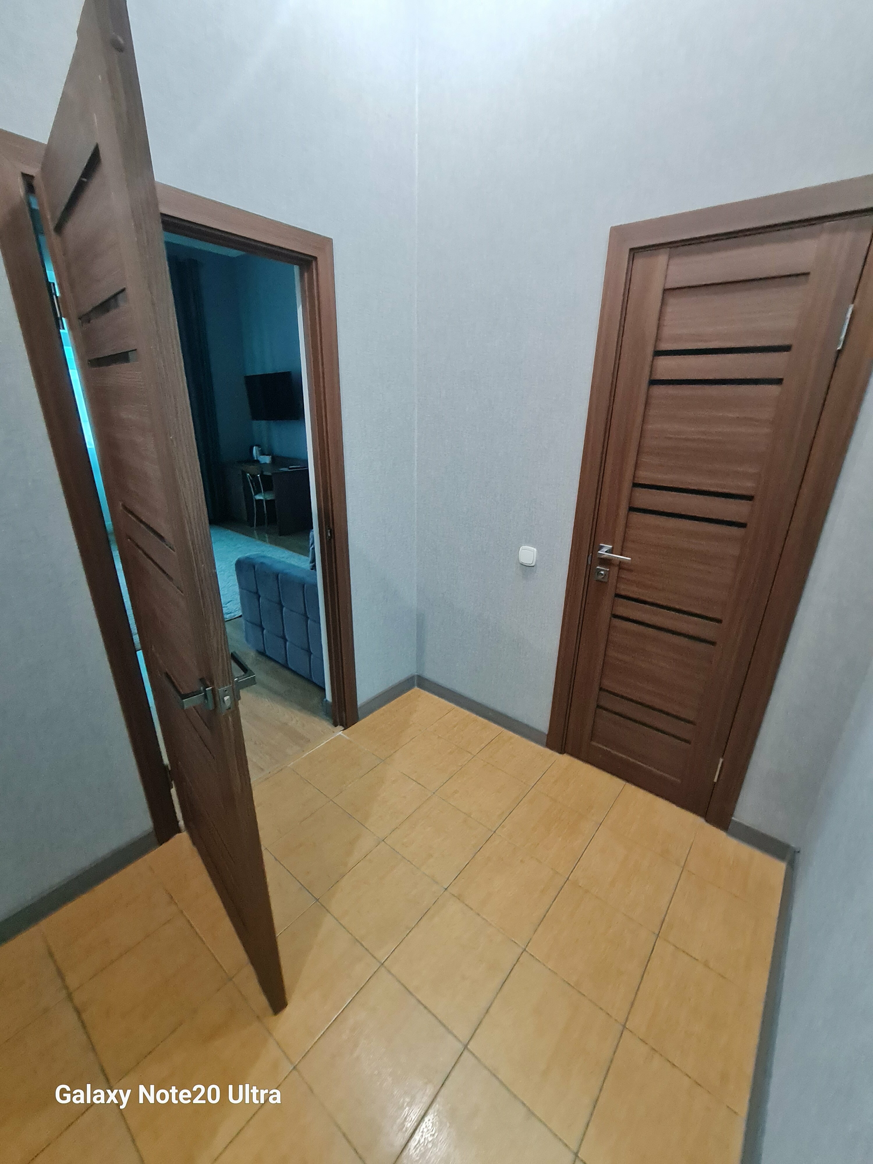 Двухместный номер с двуспальной кроватью и дополнительной кроватью