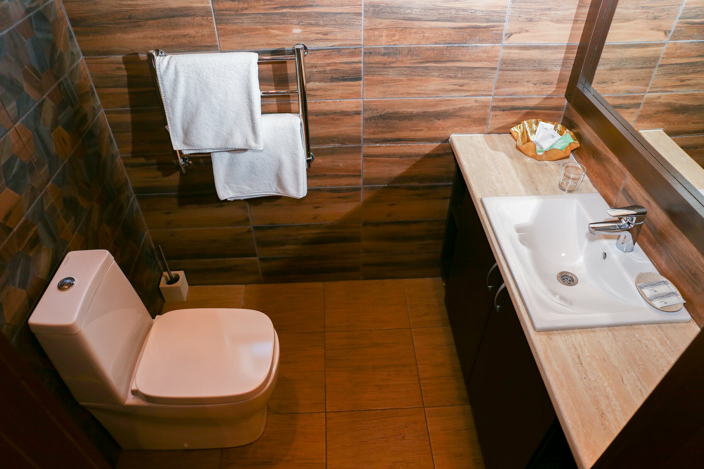 Вилла с баней на берегу озера