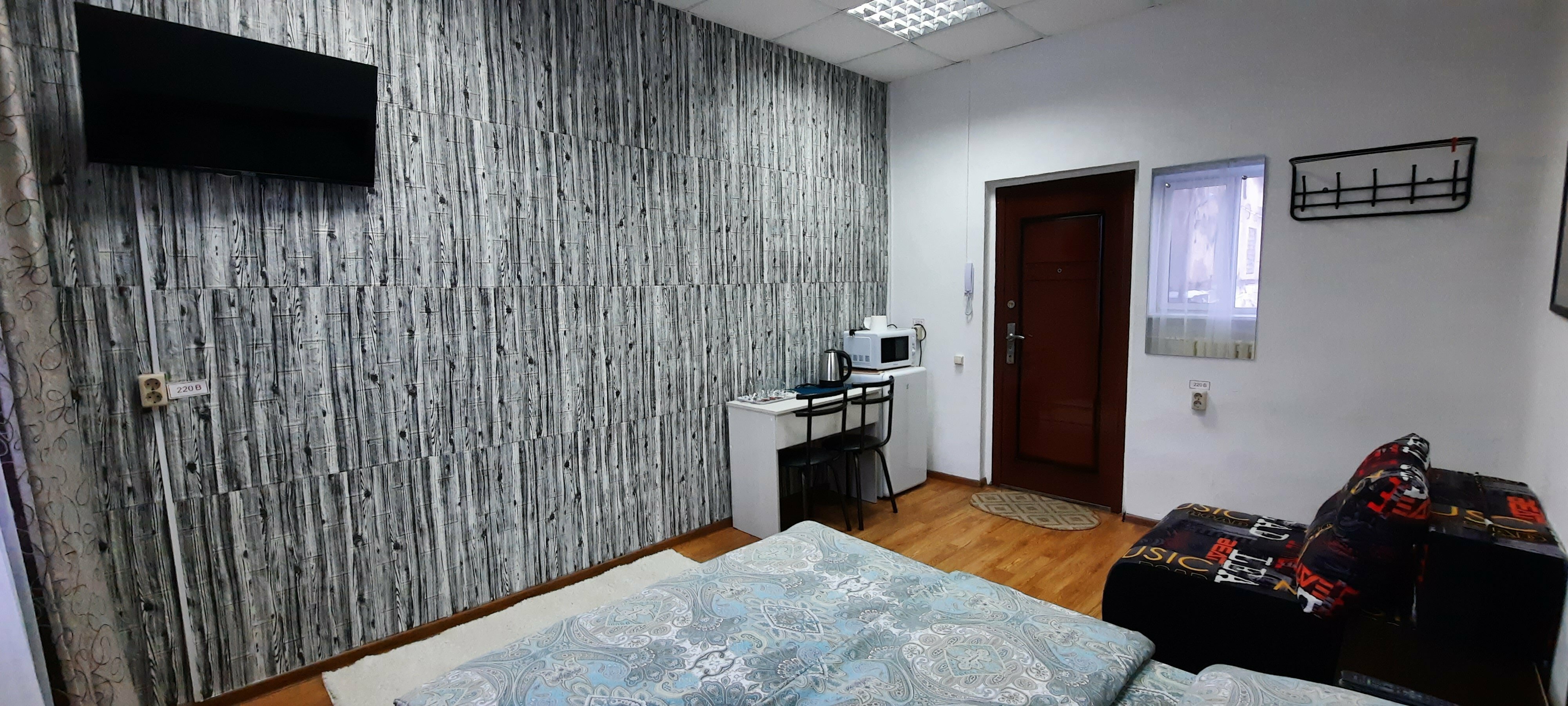 Семейный номер с общей ванной комнатой