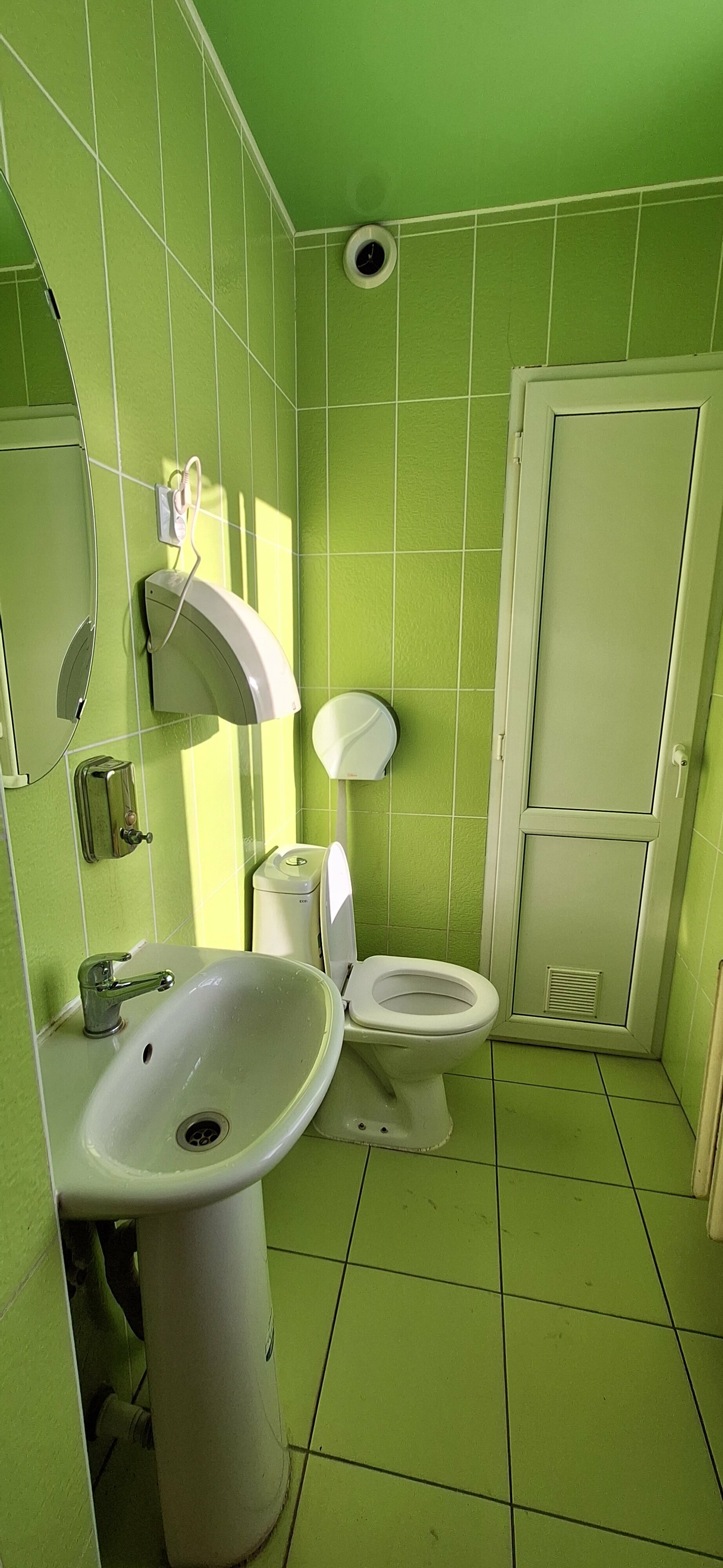 Семейный номер с общей ванной комнатой