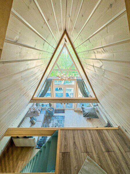 Дом с фурако с видом на яблоневый сад