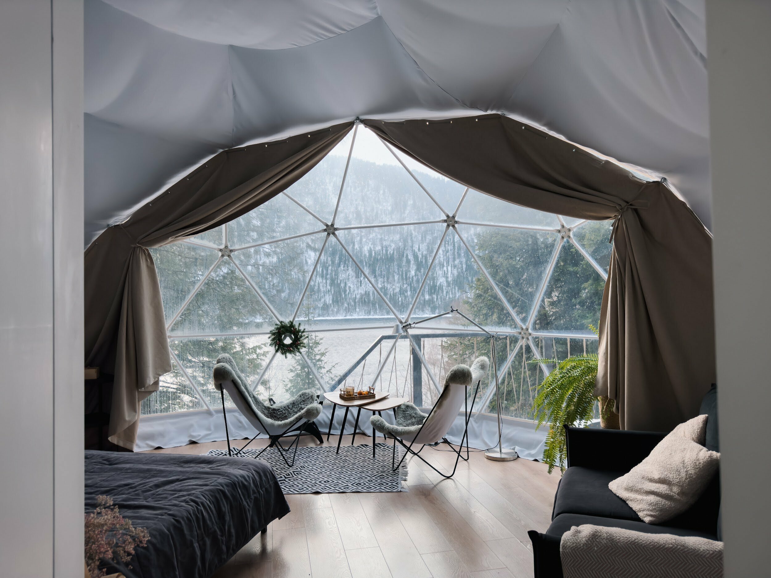 Купол с сауной и видом на озеро