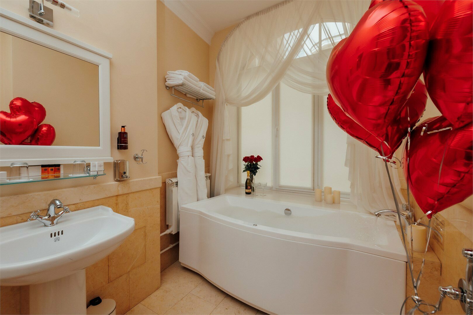 Делюкс с джакузи романтический