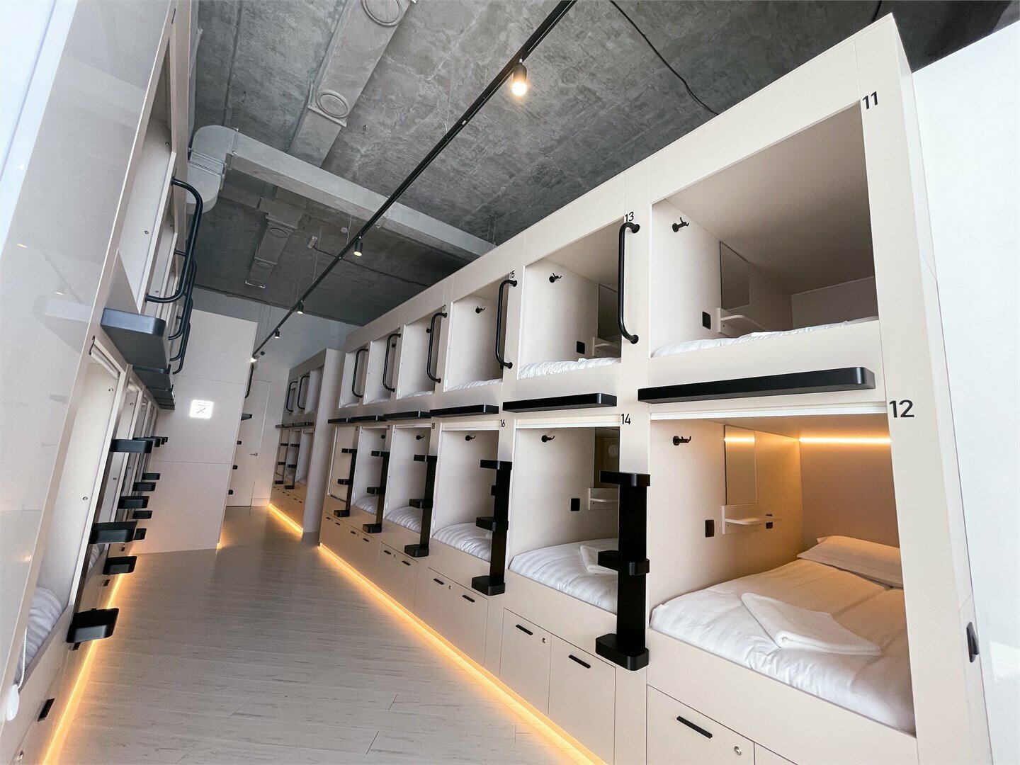 Одноместная капсула в женской зоне (низ)