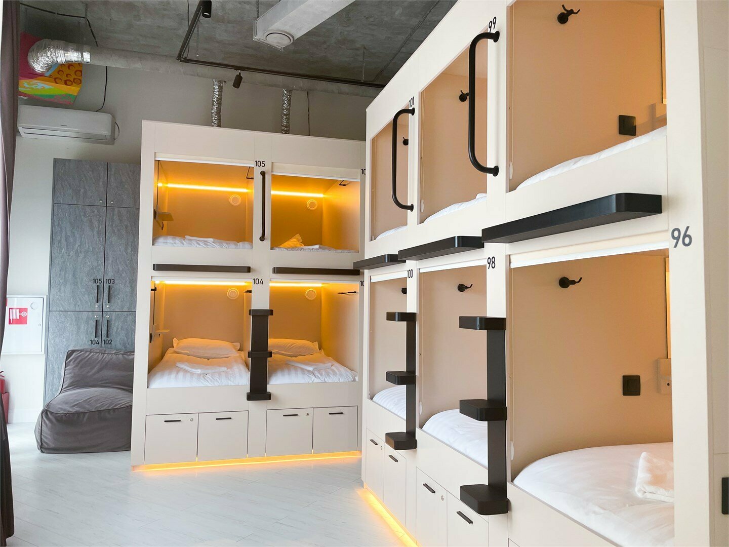 Одноместная капсула в мужской зоне (верх)