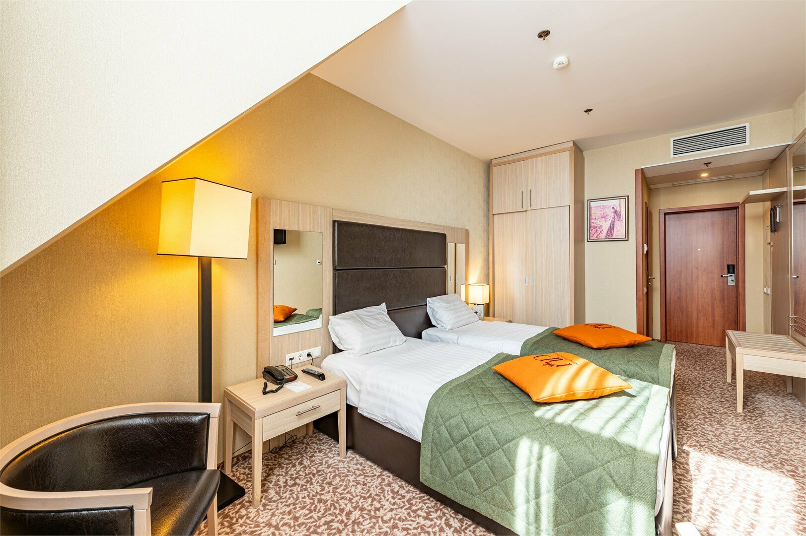 Стандарт Плюс мансардный с раздельными кроватями