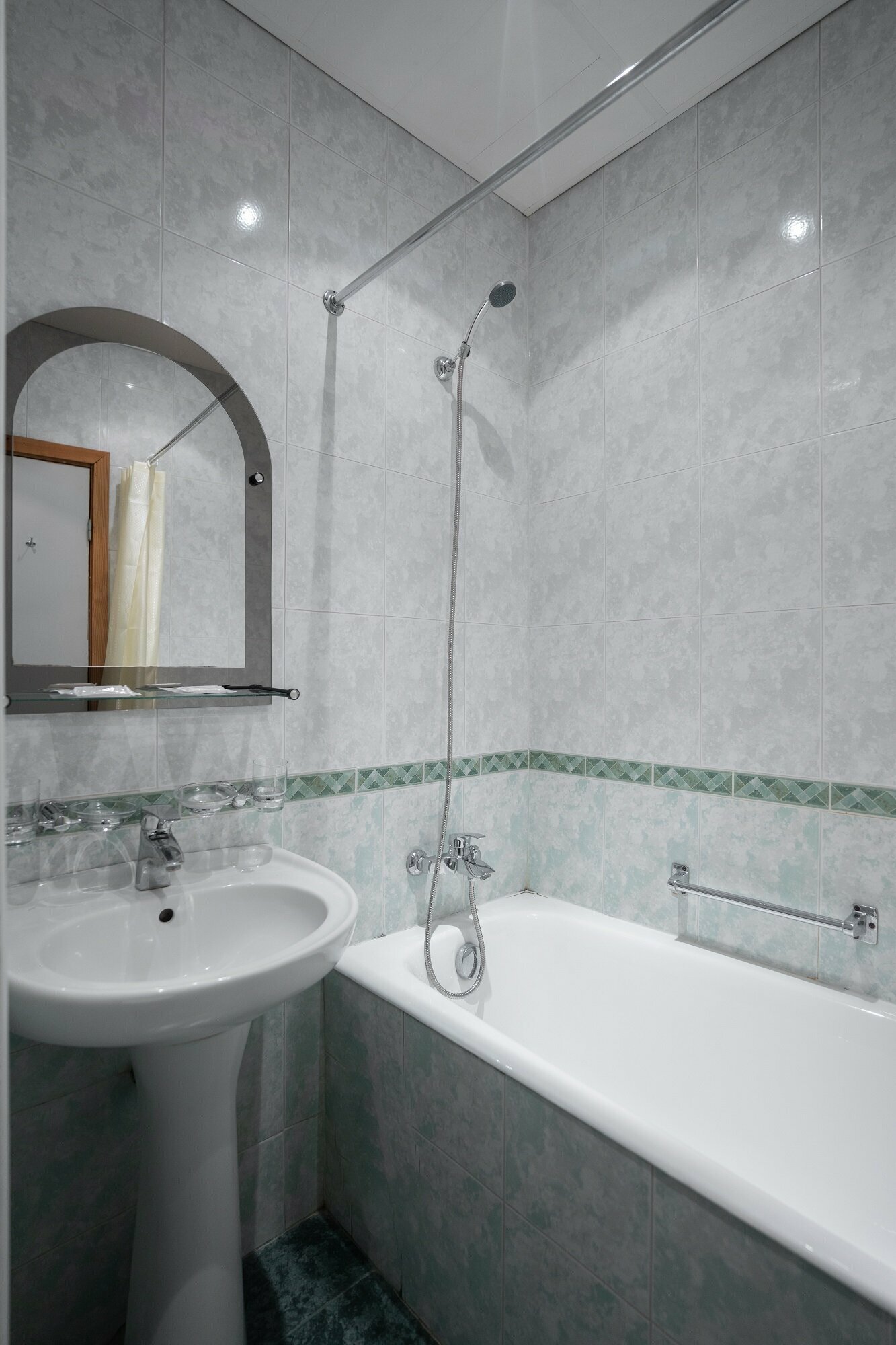 Люкс двухкомнатный (2 корпус) (одна кровать)