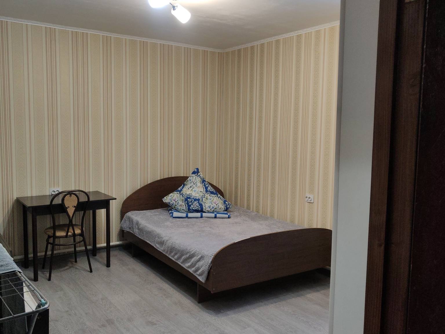 большой дом с 6 комнатами для краткосрочного проживания