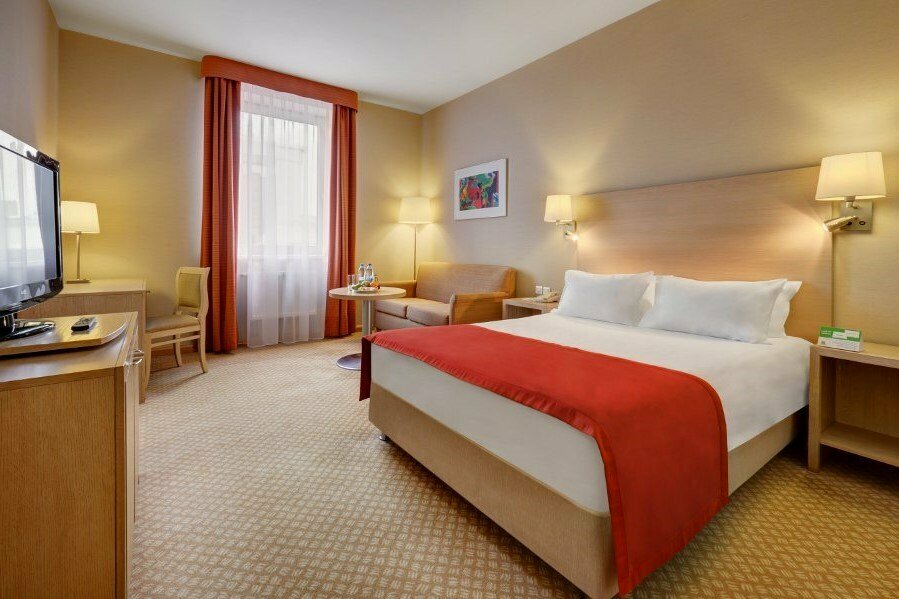 Cтандартный номер с двуспальной кроватью и диваном