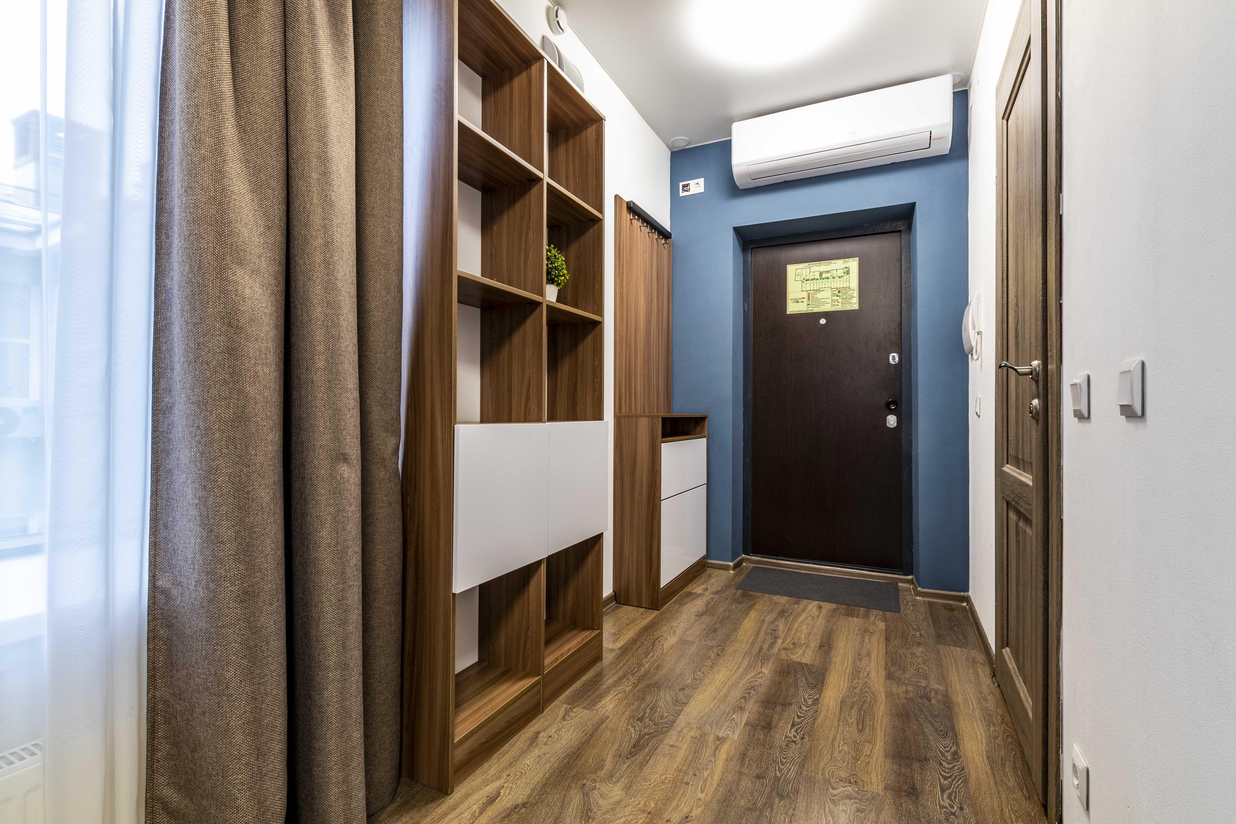 3.  Четырёхместный "Комфорт" с кроватью и диваном (17)