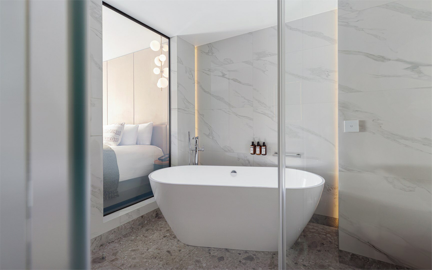 Номер Superior Suite, с видом на город - с двуспальной кроватью и диваном