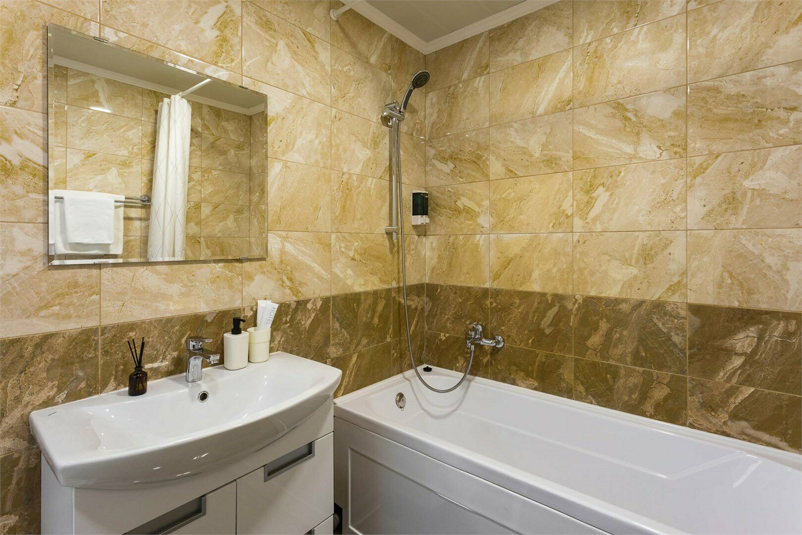 Улучшенный Стандарт с диваном