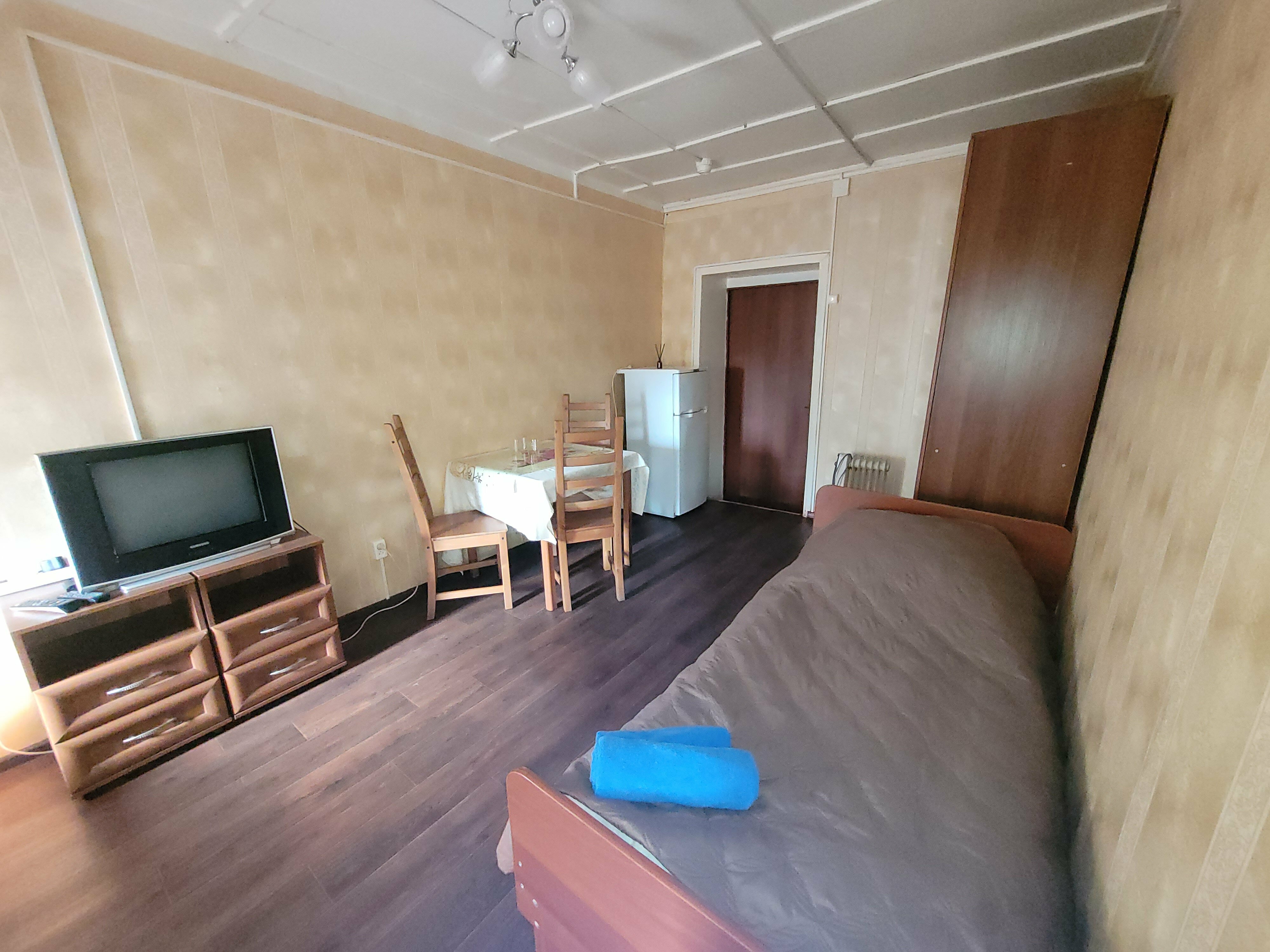 Трехместный номер с общей ванной комнатой