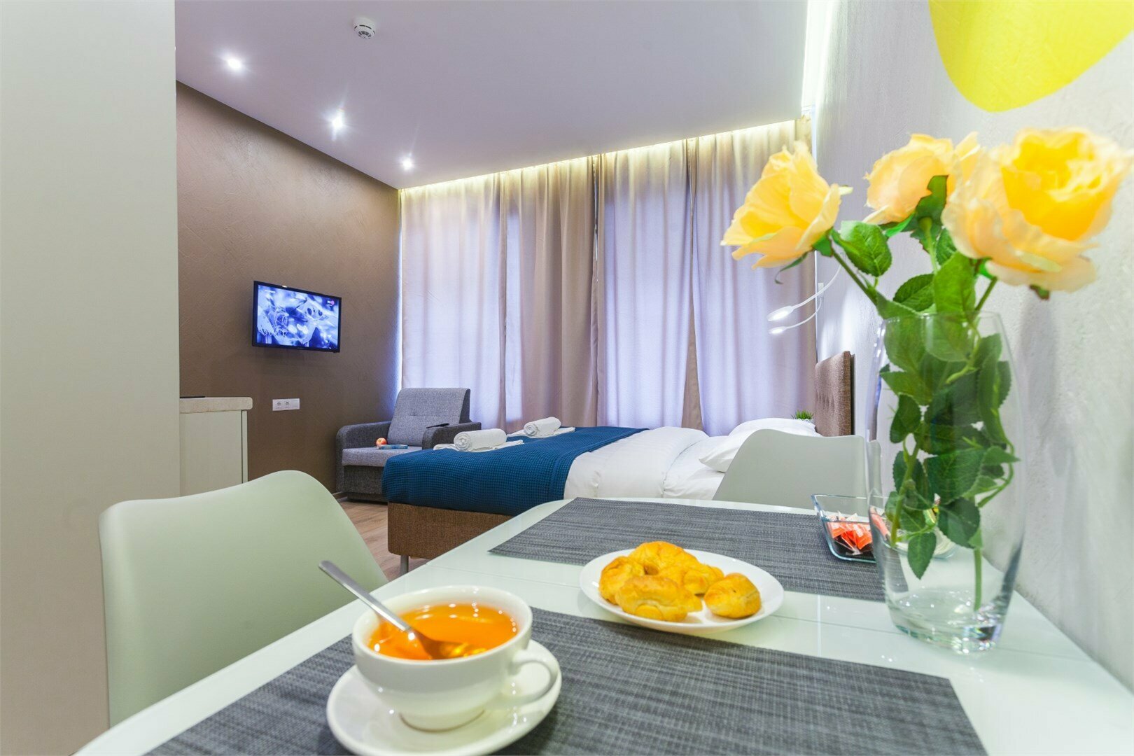 Апартаменты для троих с двуспальной кроватью