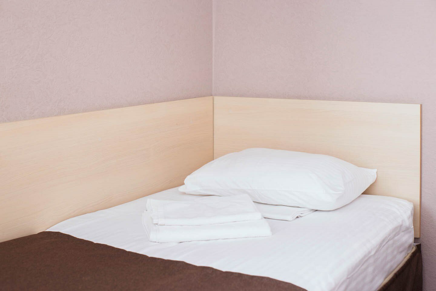 Двухместный номер с балконом и общими удобствами на этаже