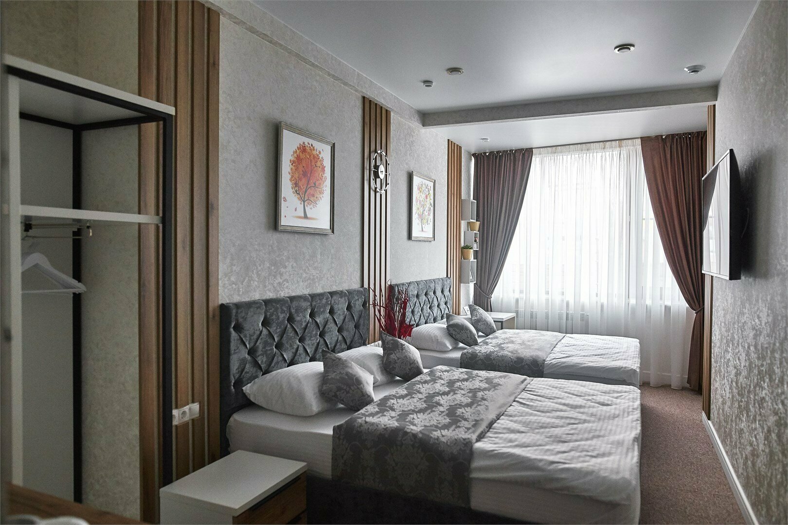 Номер с двумя двуспальными кроватями (4)