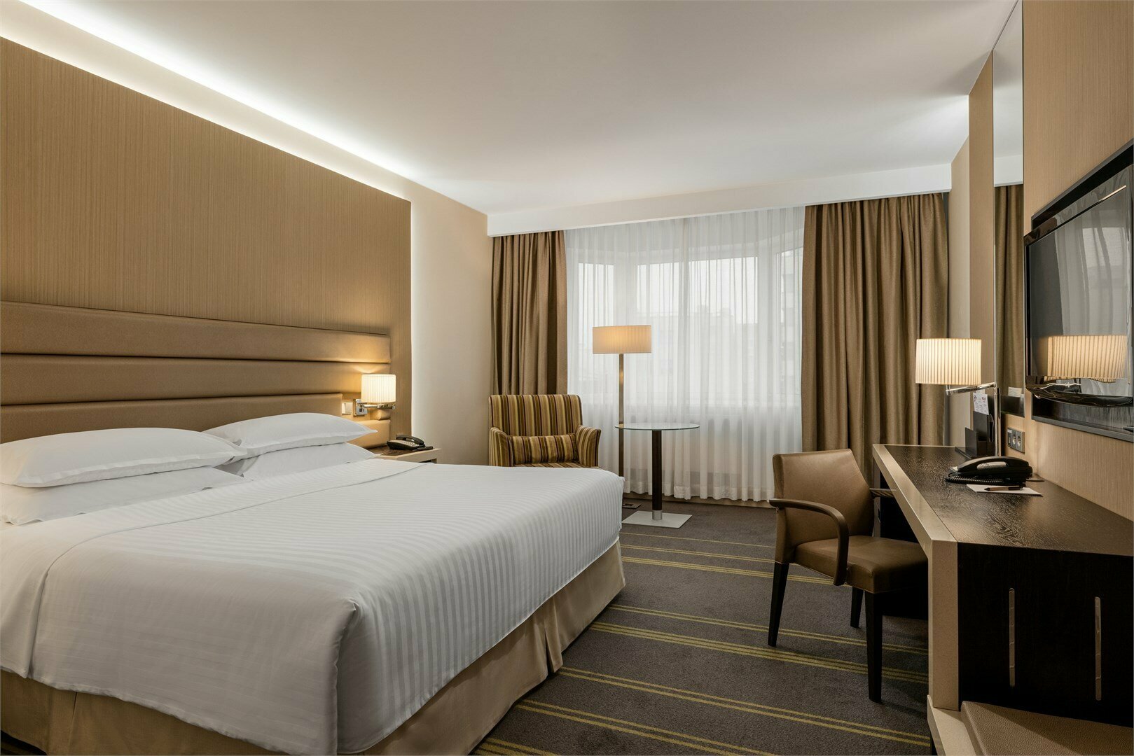 Представительский с одной большой кроватью