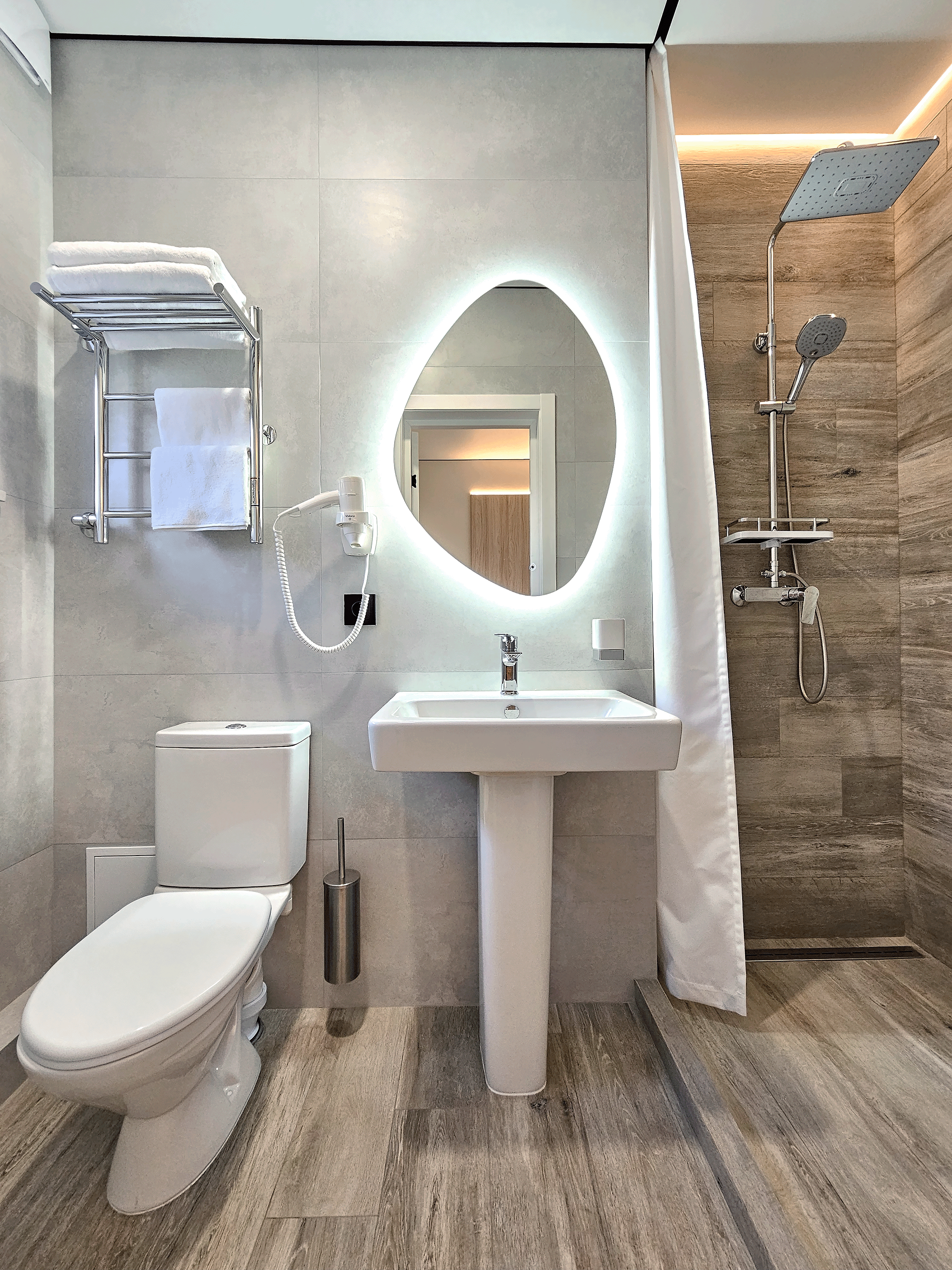 Studio room с двумя раздельными кроватями или одной большой и диваном на верхнем этаже с террасой