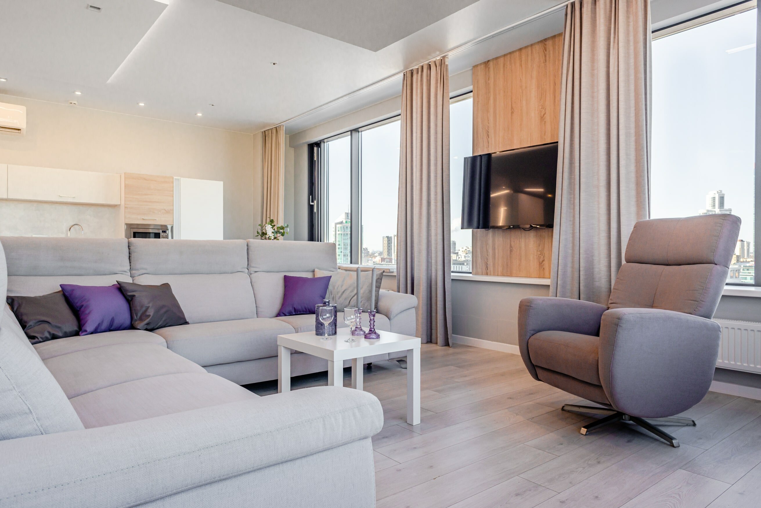 14. Угловой люксовый апартамент с панорамным видом на город (10)