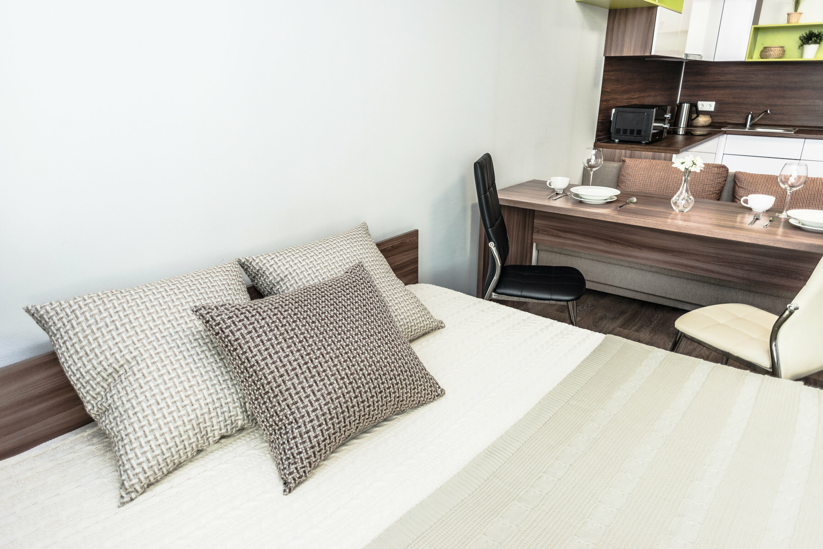 7. Семейный апартамент с кроватью и диваном (16)