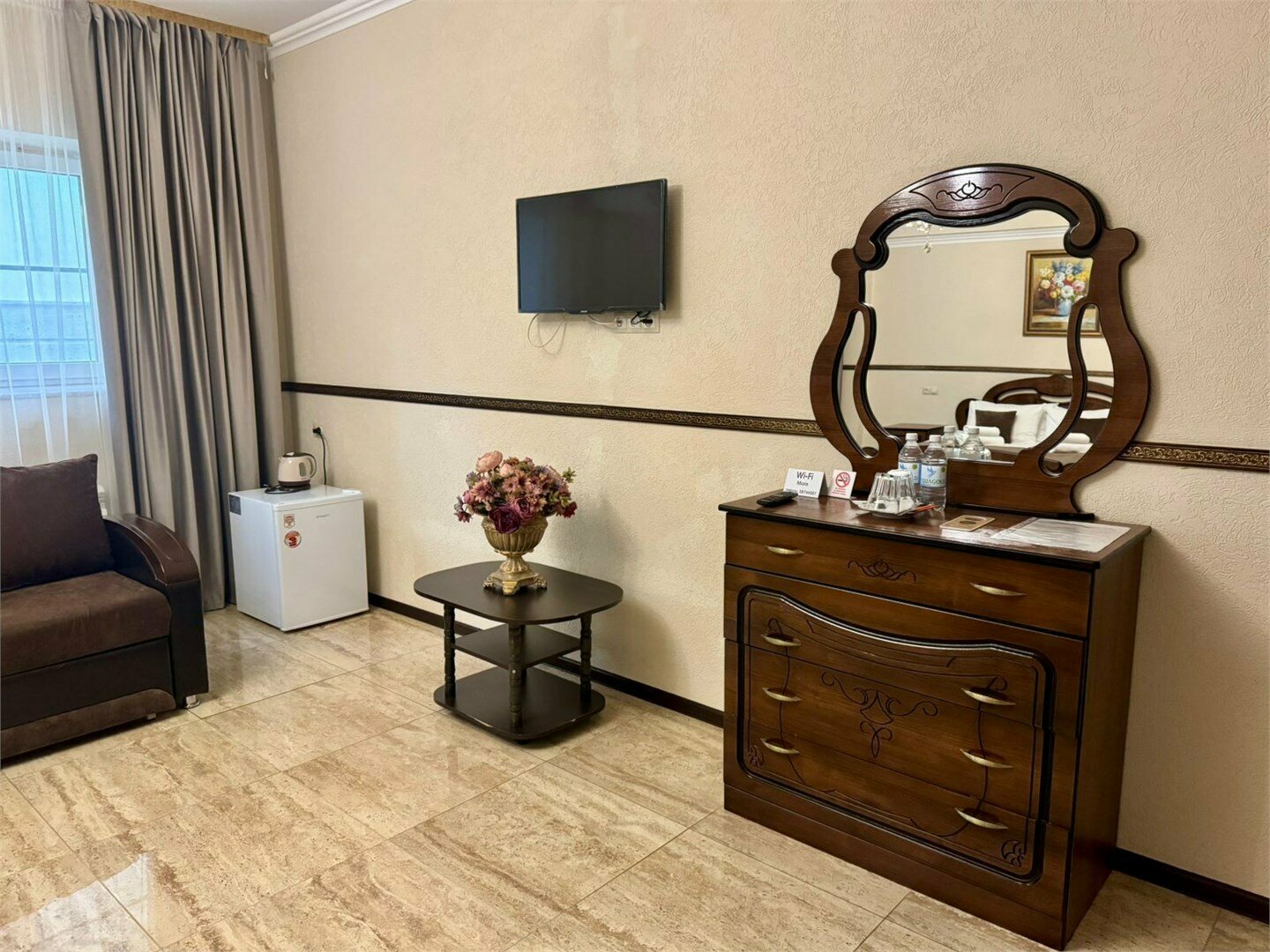 1 этаж I Стандарт четырехместный с двуспальной кроватью и диваном