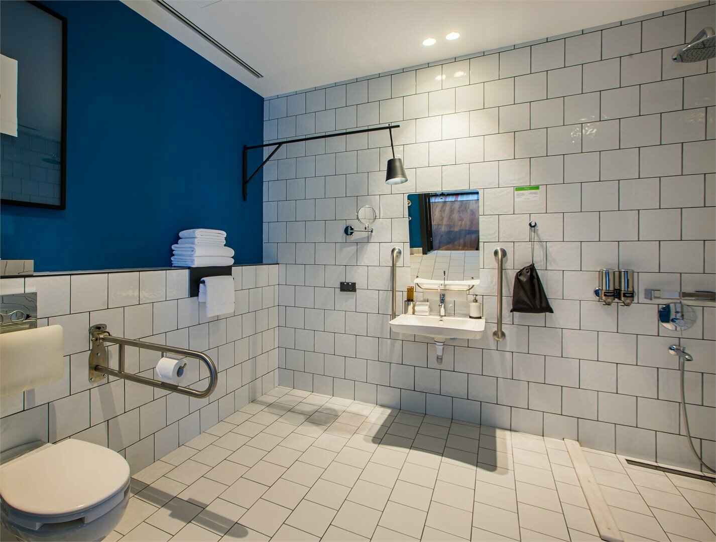 Двухместный номер NEO Централ - Подходит для маломобильных гостей. С одной  большой кроватью