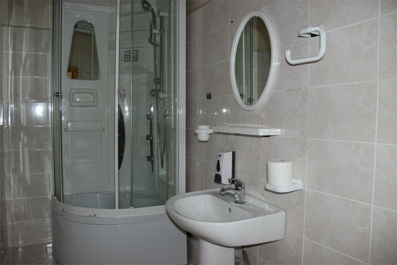 Улучшенный стандарт с одной двуспальной кроватью (о/3)