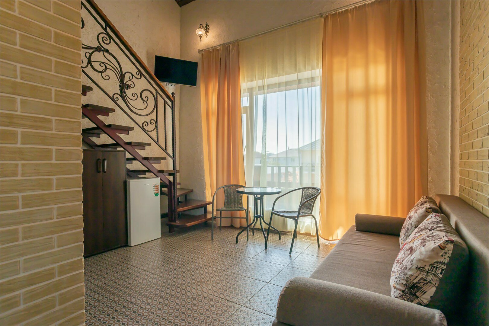 Двухуровневый номер студио