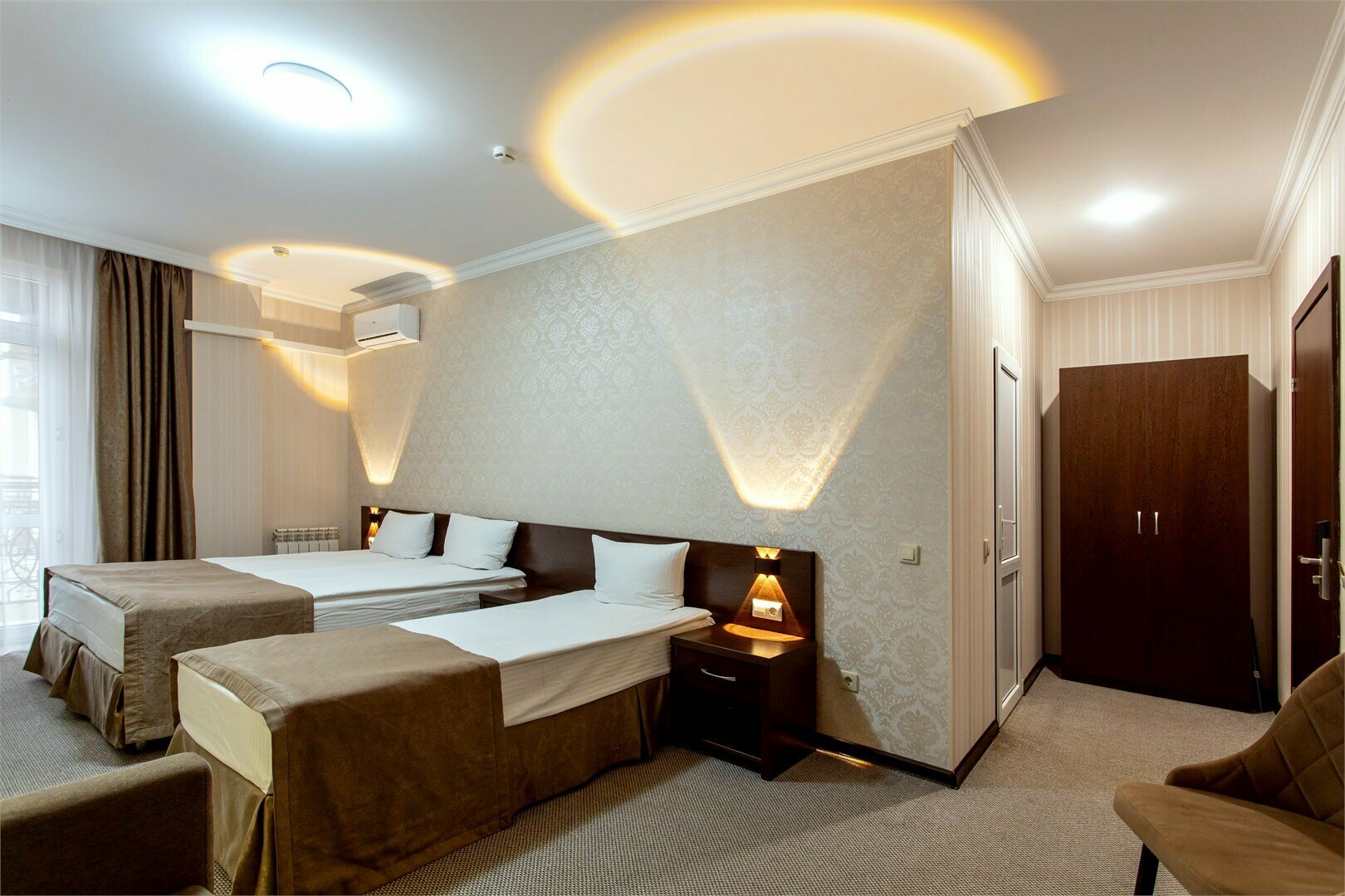 Семейный с балконом