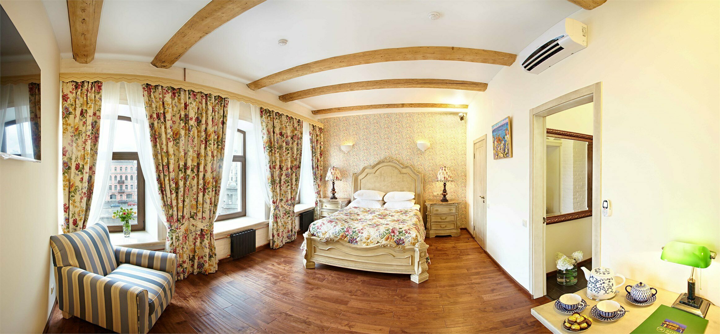 Люкс (вид на площадь / набережную)