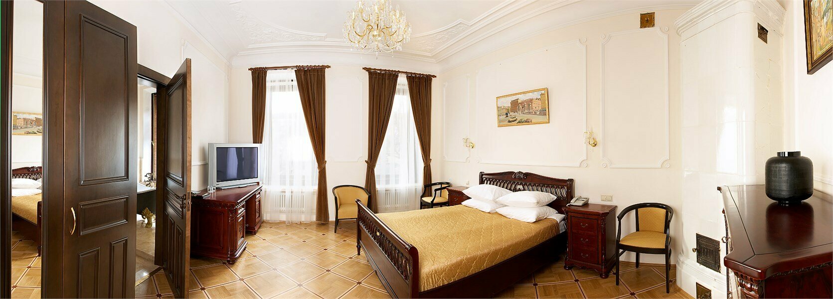 Люкс (вид на площадь / набережную)