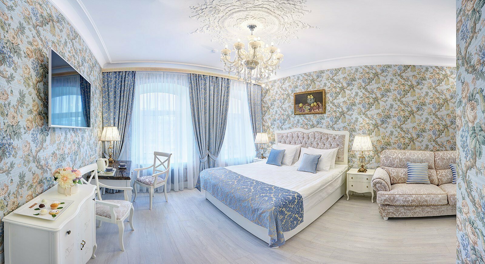 Люкс (вид на площадь / набережную)