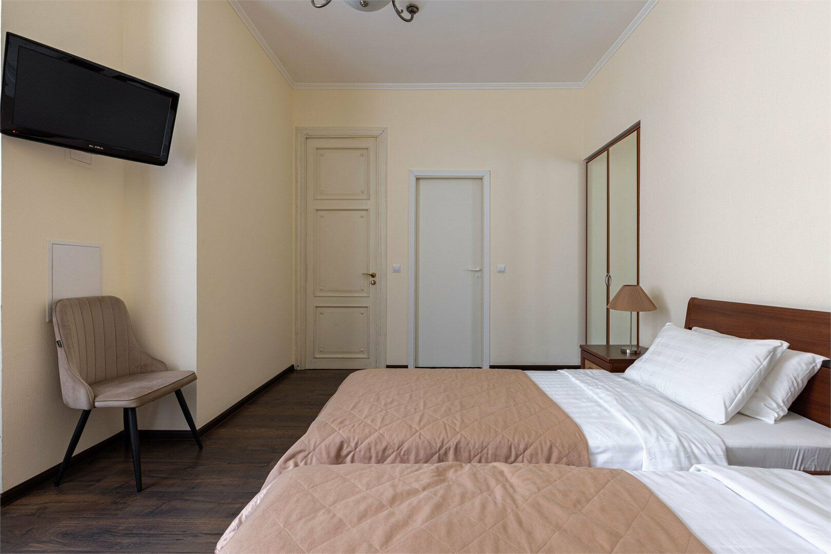 Улучшенный номер с 1 большой или 2 раздельными кроватями (кондиционер)