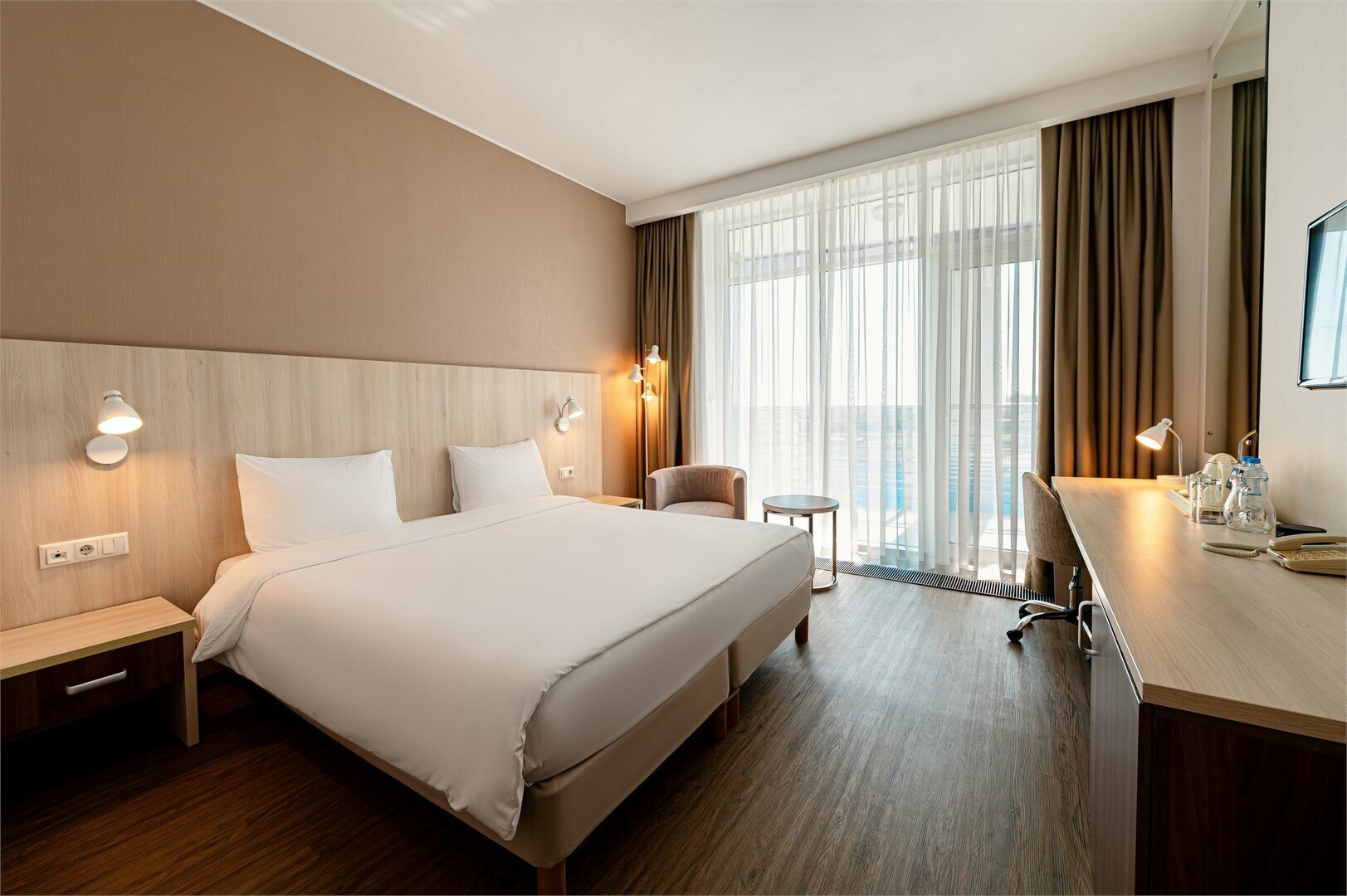 Стандарт с большой кроватью и видом на море