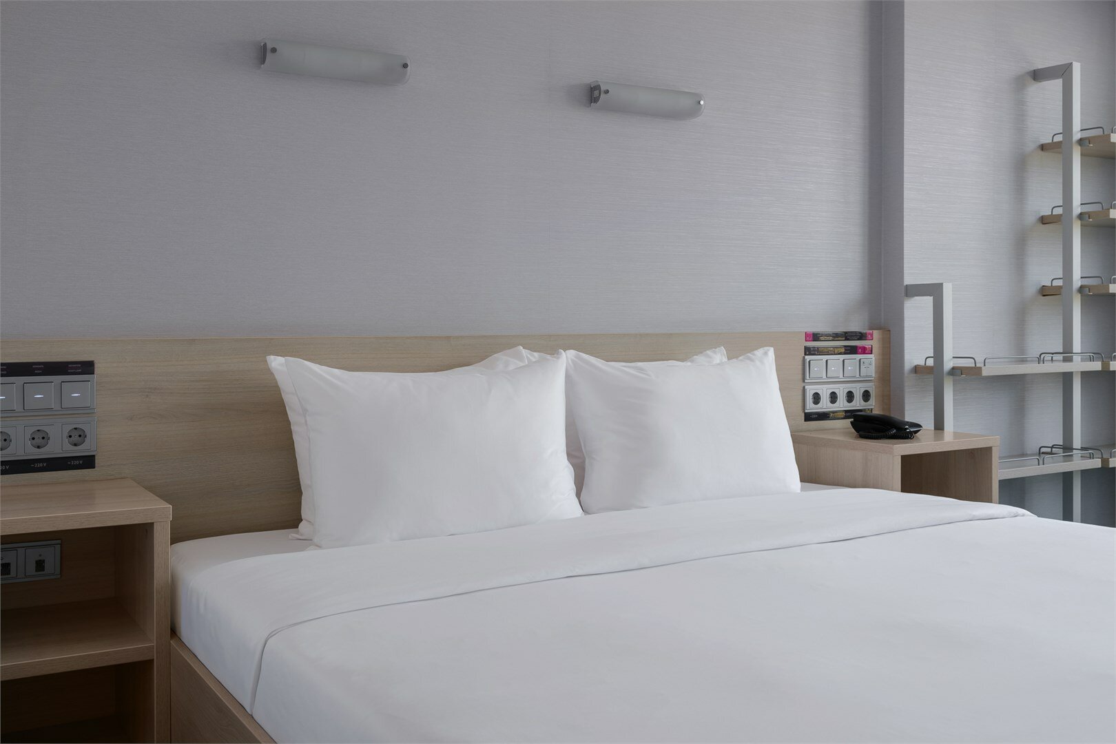 Люкс двухкомнатный с двуспальной и двумя односпальными кроватями / раскладными креслами (GREEN PARK)