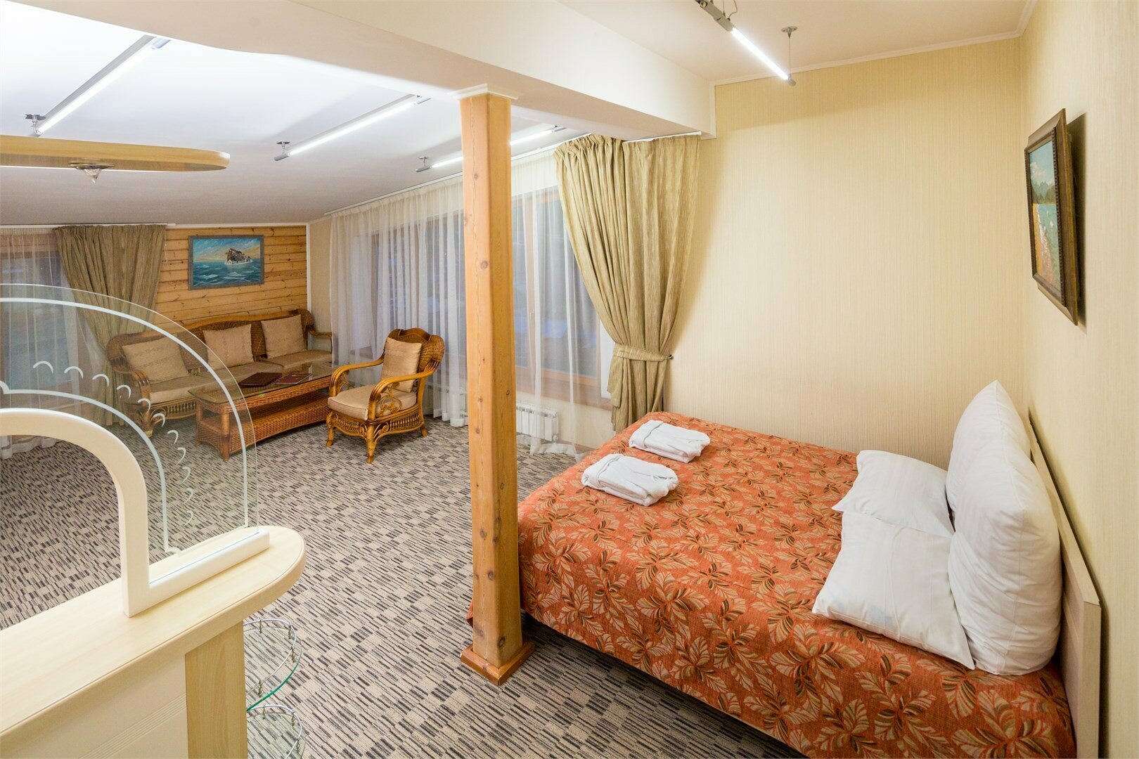 Джуниор Сюит