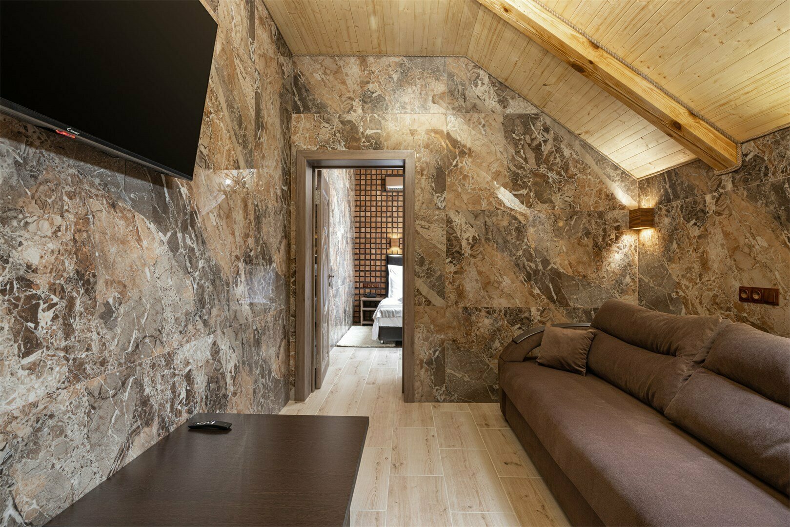 Полулюкс с мансардными окнами