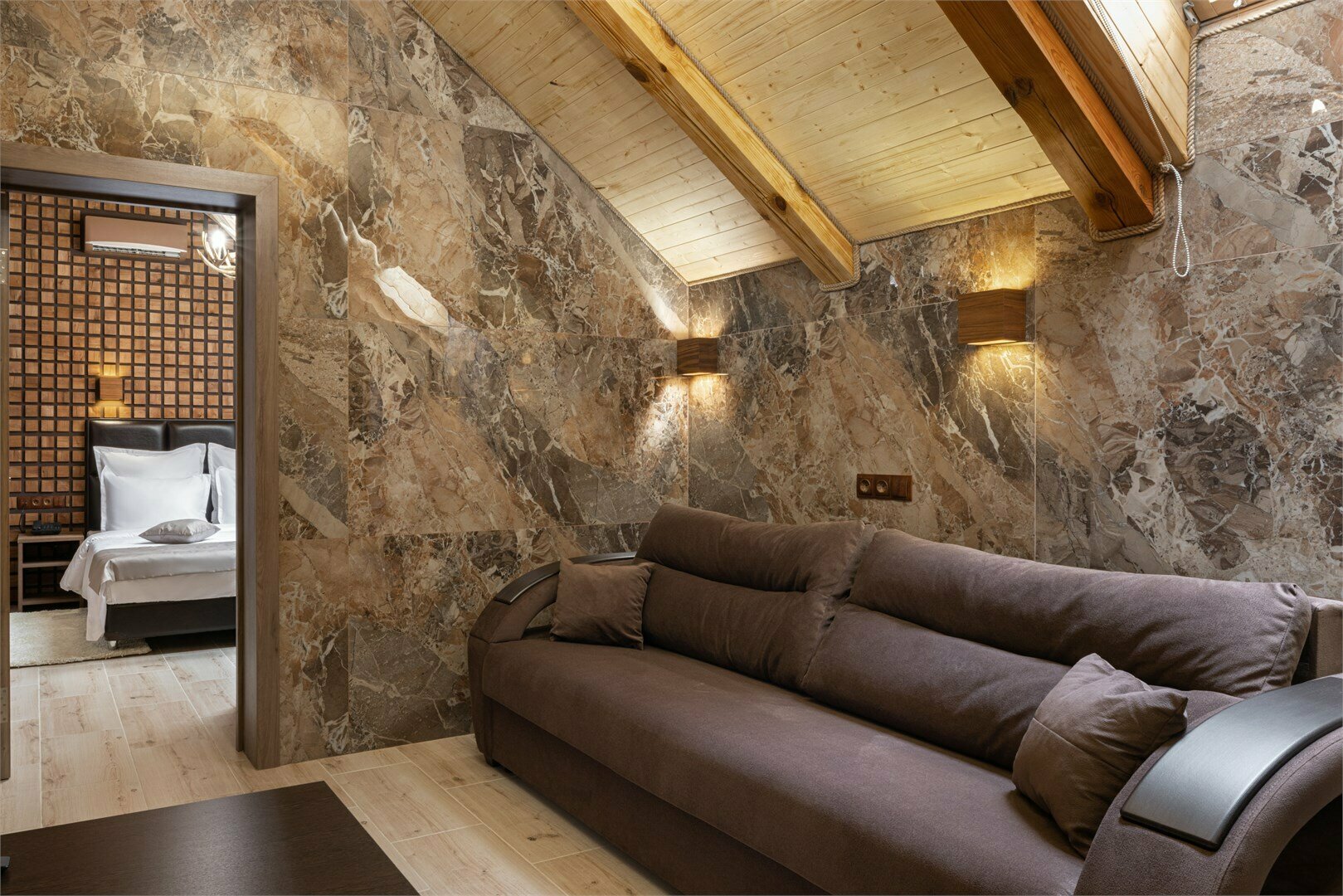 Полулюкс с мансардными окнами