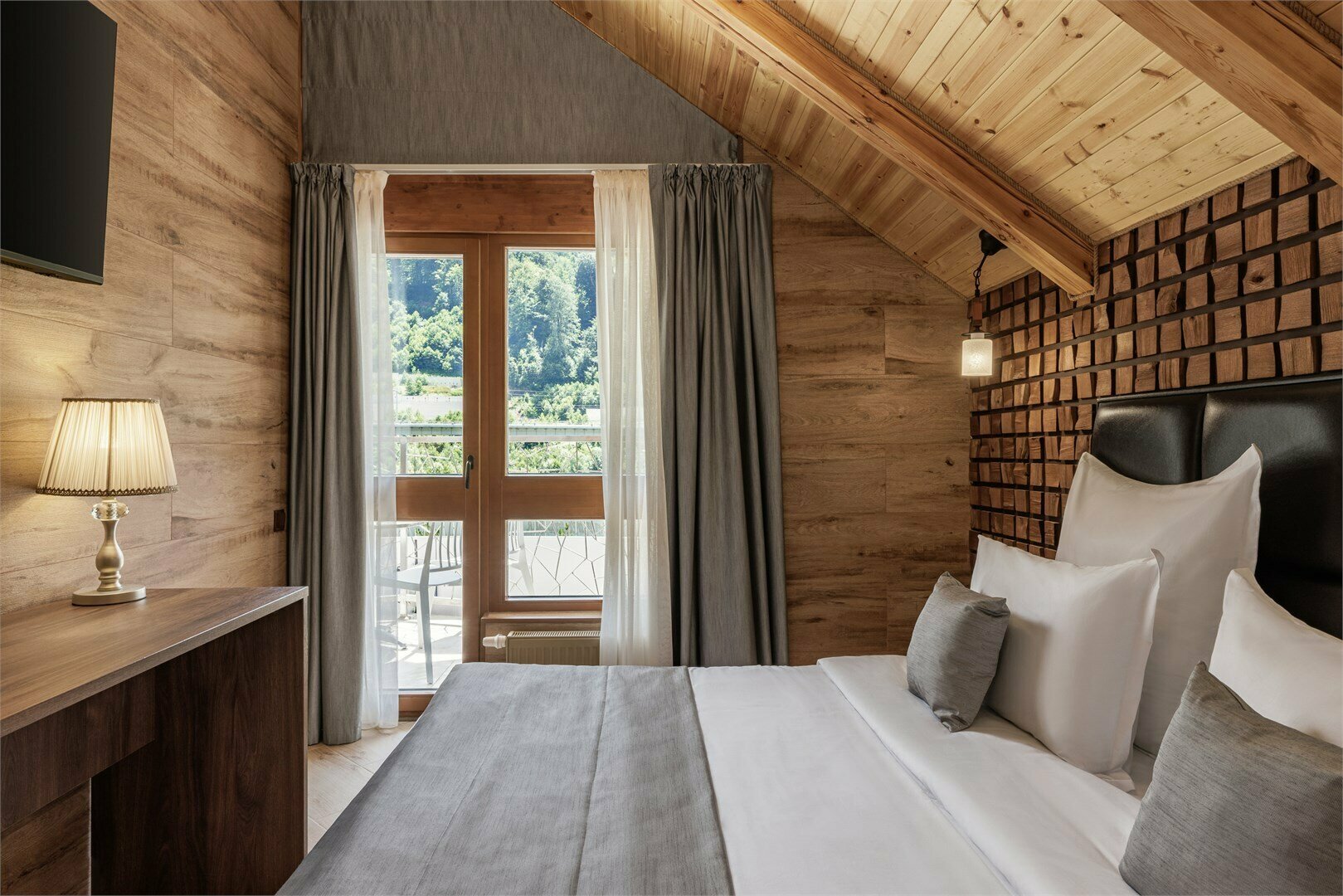 Апартаменты с балконом и видом на горы